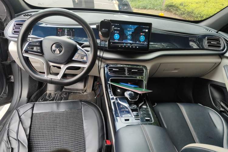 Used BYD Qin PLUS 2021 EV 400KM Luxury Model Center Console