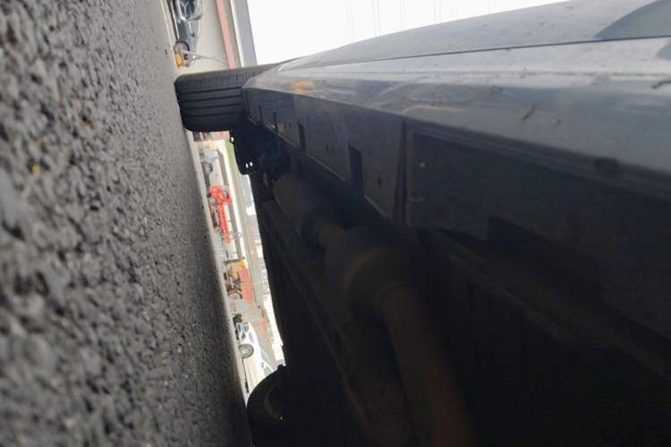Used BYD Qin PLUS 2021 DM-i 120KM Flagship Model Chassis Front Right