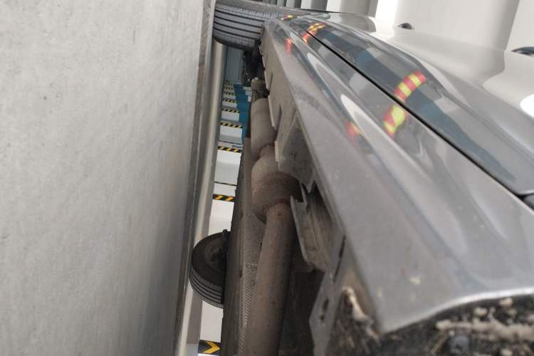 Used BYD Qin PLUS 2021 DM-i 55KM Flagship Model Chassis Front Right
