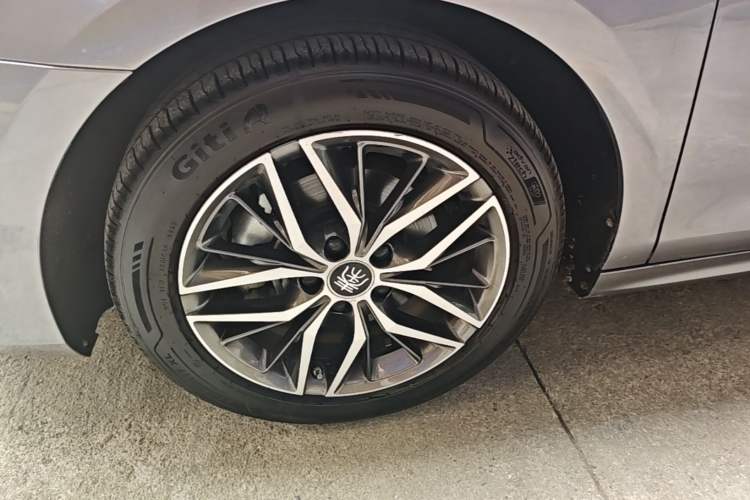 Used BYD Qin PLUS 2021 EV 400KM Luxury Model Exterior 4