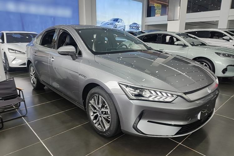 Used BYD Qin PLUS 2021 EV 500KM Luxury Model Front Right 45 Deg