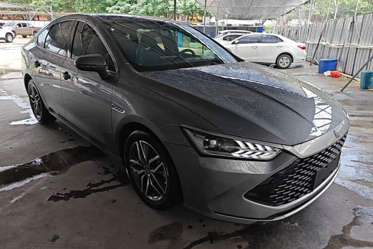 Used BYD Qin PLUS 2021 DM-i 55KM Flagship Model Front Right 45 Deg