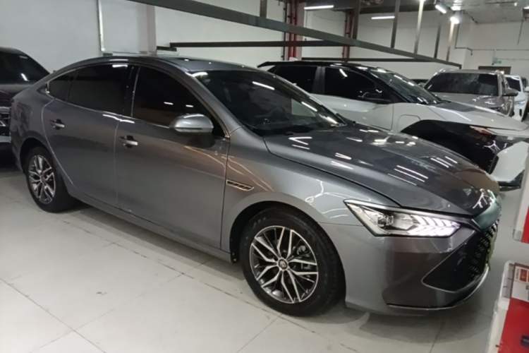 Used BYD Qin PLUS 2021 DM-i 55KM Flagship Model Front Right 45 Deg