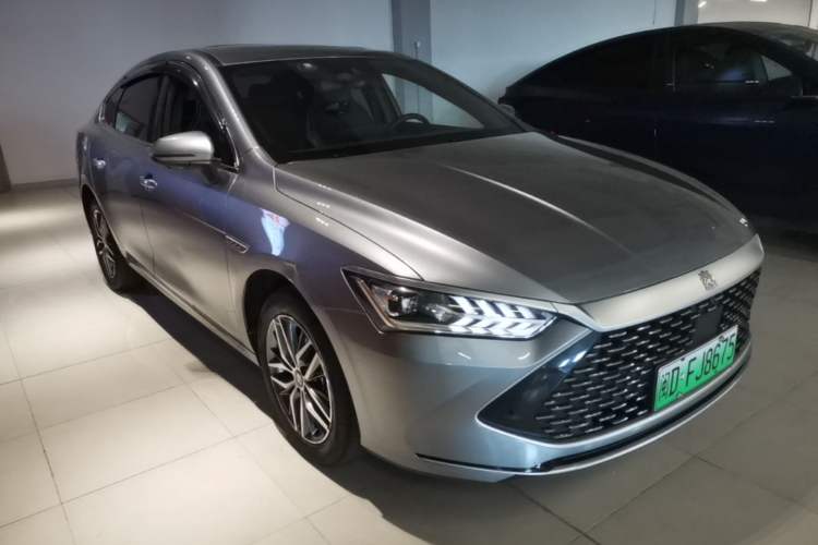 Used BYD Qin PLUS 2021 DM-i 120KM Flagship Model Front Right 45 Deg