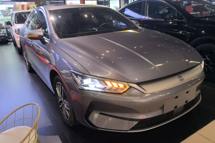Used BYD Qin PLUS 2021 EV 400KM Luxury Model Front Right 45 Deg