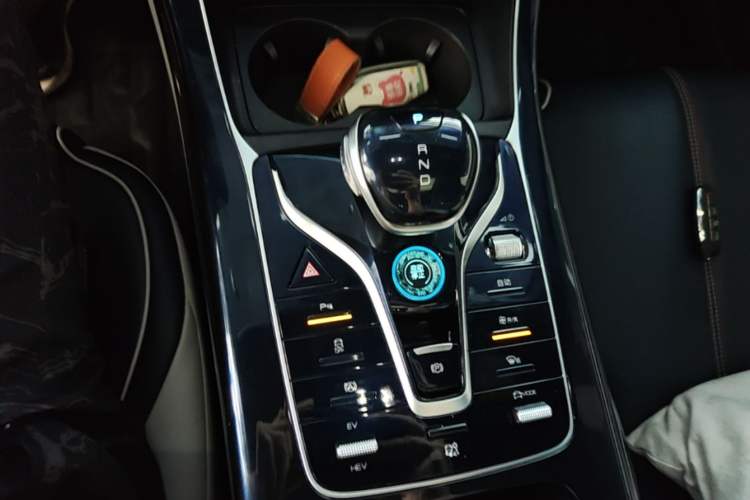 Used BYD Qin PLUS 2021 DM-i 55KM Flagship Model Gear Lever