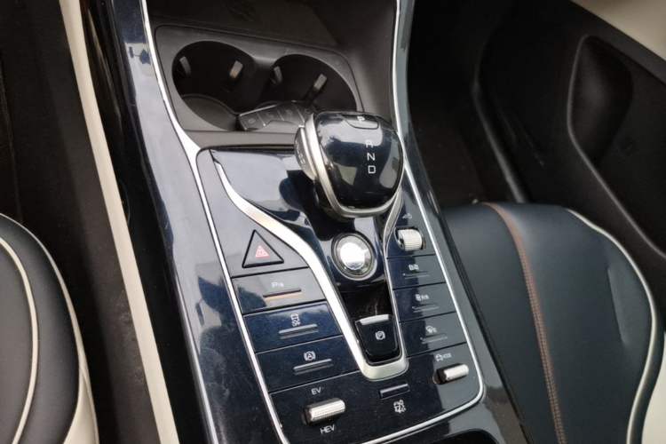 Used BYD Qin PLUS 2021 DM-i 55KM Flagship Model Gear Lever