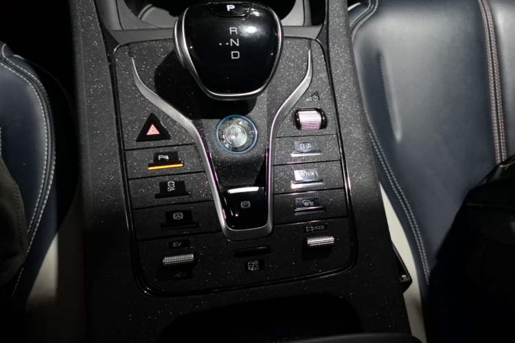 Used BYD Qin PLUS 2021 DM-i 55KM Prestige Model Gear Lever