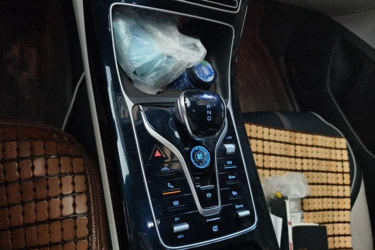 Used BYD Qin PLUS 2021 DM-i 120KM Flagship Model Gear Lever