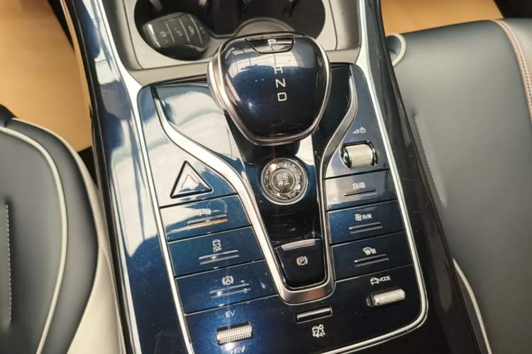 Used BYD Qin PLUS 2021 DM-i 55KM Flagship Model Gear Lever