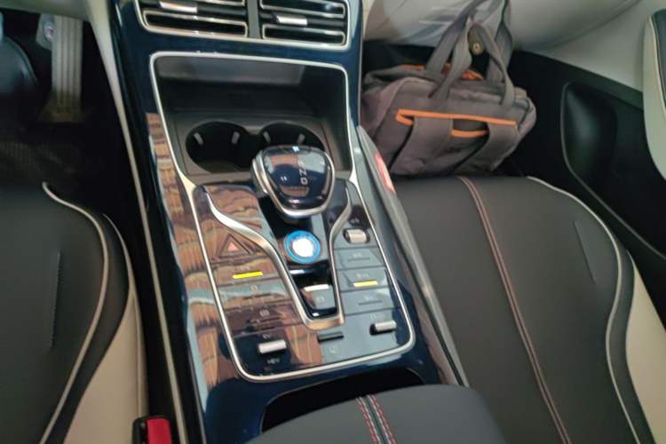 Used BYD Qin PLUS 2021 DM-i 55KM Flagship Model Gear Lever