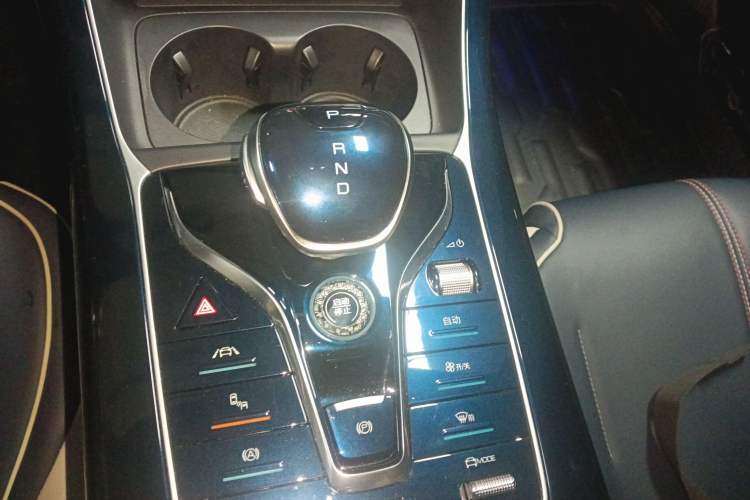 Used BYD Qin PLUS 2021 DM-i 120KM Flagship Model Gear Lever