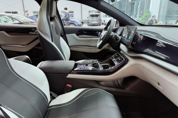 Used BYD Qin PLUS 2021 DM-i 55KM Prestige Model Interior 2