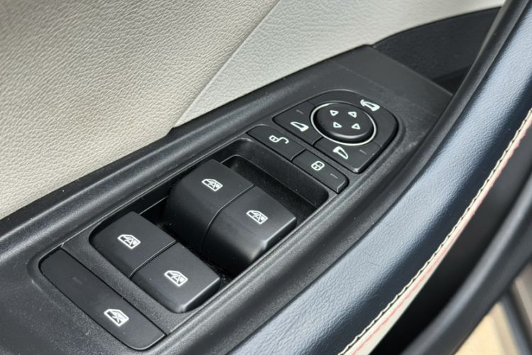 Used BYD Qin PLUS 2021 DM-i 55KM Flagship Model Interior 4