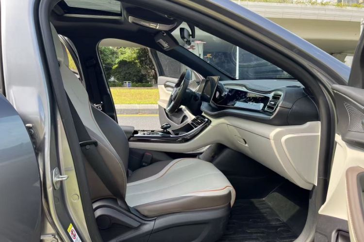 Used BYD Qin PLUS 2021 DM-i 55KM Flagship Model Interior 4