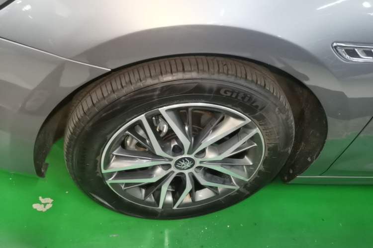 Used BYD Qin PLUS 2021 EV 500KM Premium Model Left Front Wheel Hub