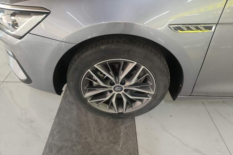 Used BYD Qin PLUS 2021 EV 400KM Luxury Model Left Front Wheel Hub