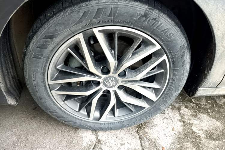 Used BYD Qin PLUS 2021 DM-i 55KM Flagship Model Left Front Wheel Hub