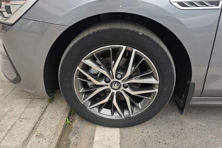 Used BYD Qin PLUS 2021 EV 500KM Luxury Model Left Front Wheel Hub