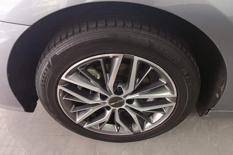 Used BYD Qin PLUS 2021 DM-i 120KM Flagship Model Left Front Wheel Hub