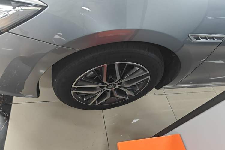 Used BYD Qin PLUS 2021 DM-i 120KM Flagship Model Left Front Wheel Hub