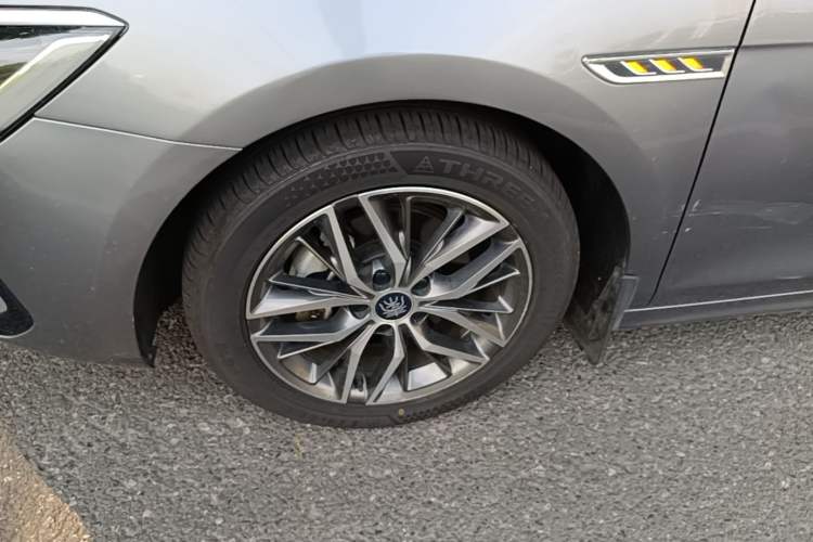 Used BYD Qin PLUS 2021 EV 500KM Luxury Model Left Front Wheel Hub