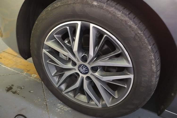Used BYD Qin PLUS 2021 EV 500KM Luxury Model Left Front Wheel Hub