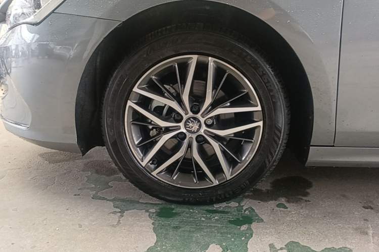 Used BYD Qin PLUS 2021 DM-i 55KM Flagship Model Left Front Wheel Hub