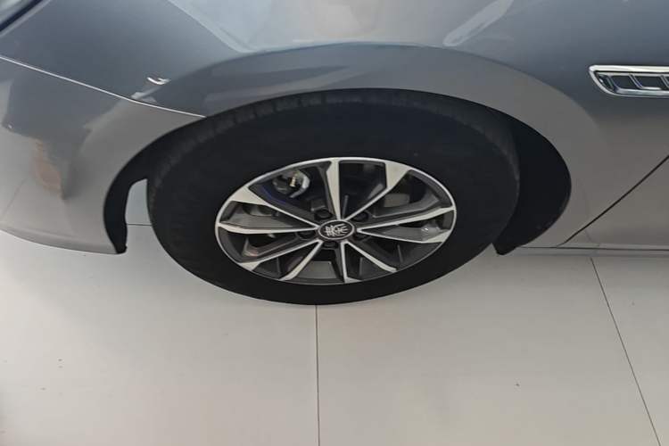 Used BYD Qin PLUS 2021 DM-i 55KM Prestige Model Left Front Wheel Hub