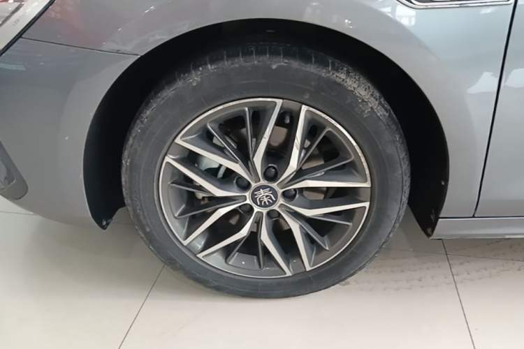 Used BYD Qin PLUS 2021 EV 500KM Luxury Model Left Front Wheel Hub