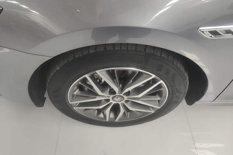 Used BYD Qin PLUS 2021 EV 500KM Luxury Model Left Front Wheel Hub