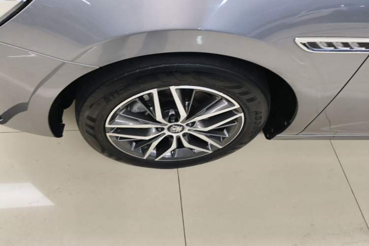 Used BYD Qin PLUS 2021 EV 400KM Luxury Model Left Front Wheel Hub