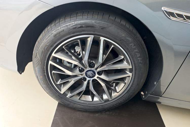 Used BYD Qin PLUS 2021 DM-i 55KM Flagship Model Left Front Wheel Hub