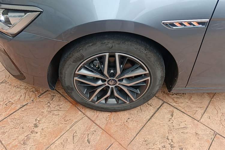 Used BYD Qin PLUS 2021 EV 500KM Luxury Model Left Front Wheel Hub