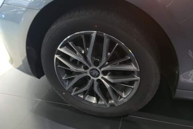 Used BYD Qin PLUS 2021 EV 400KM Luxury Model Left Front Wheel Hub