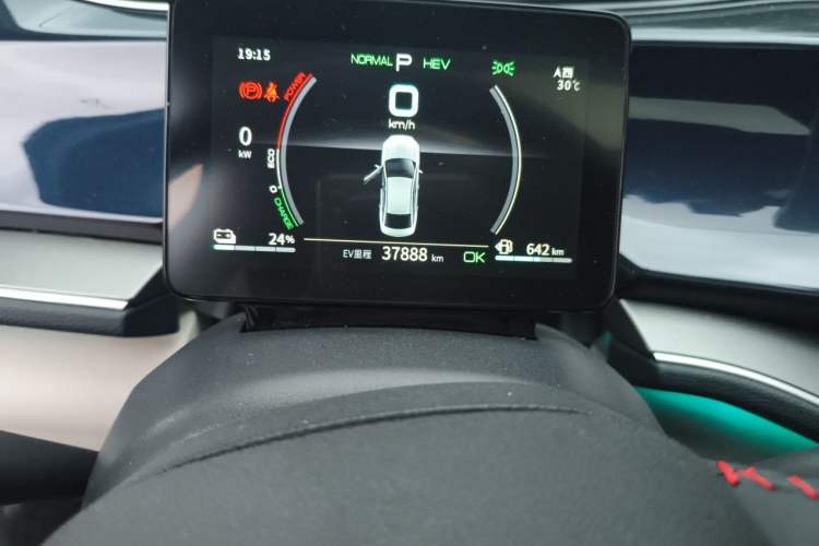 Used BYD Qin PLUS 2021 DM-i 55KM Flagship Model Odometer Close Up