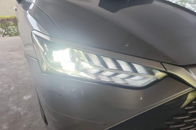 Used BYD Qin PLUS 2021 DM-i 120KM Prestige Model Right Front Headlight