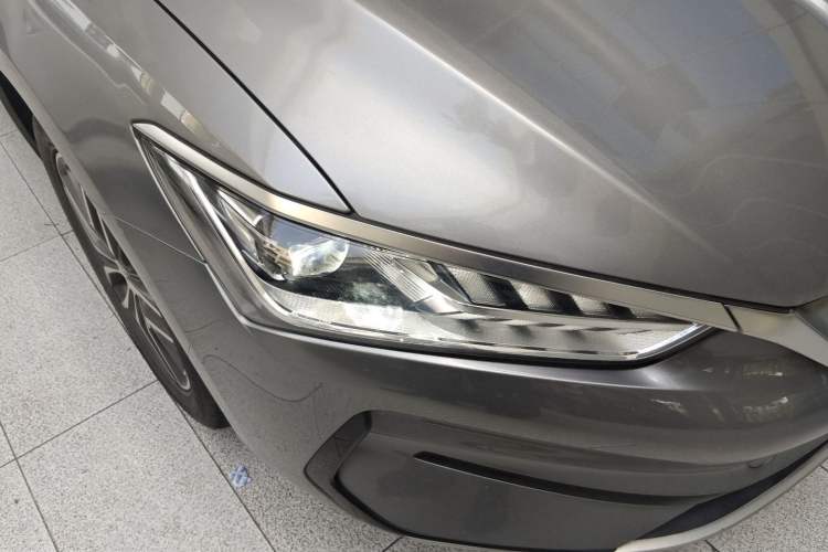Used BYD Qin PLUS 2021 EV 400KM Luxury Model Right Front Headlight