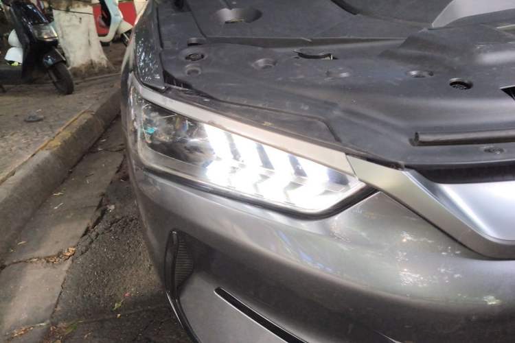 Used BYD Qin PLUS 2021 EV 500KM Luxury Model Right Front Headlight