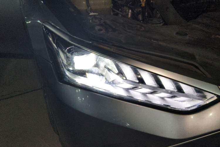 Used BYD Qin PLUS 2021 DM-i 120KM Prestige Model Right Front Headlight