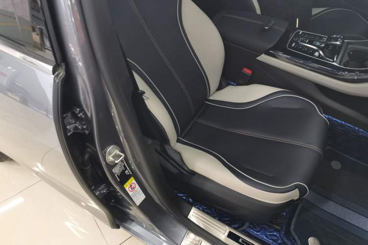 Used BYD Qin PLUS 2021 EV 400KM Luxury Model Right Front Seat