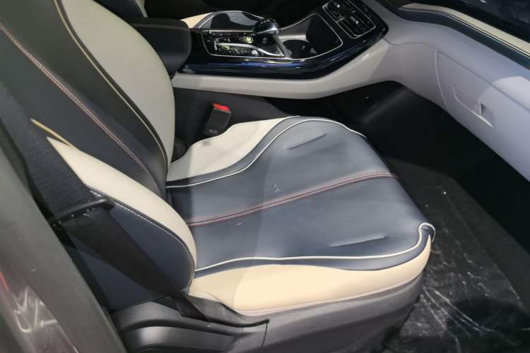 Used BYD Qin PLUS 2021 EV 400KM Luxury Model Right Front Seat
