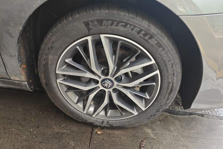 Used BYD Qin PLUS 2021 DM-i 55KM Flagship Model Right Front Wheel Hub