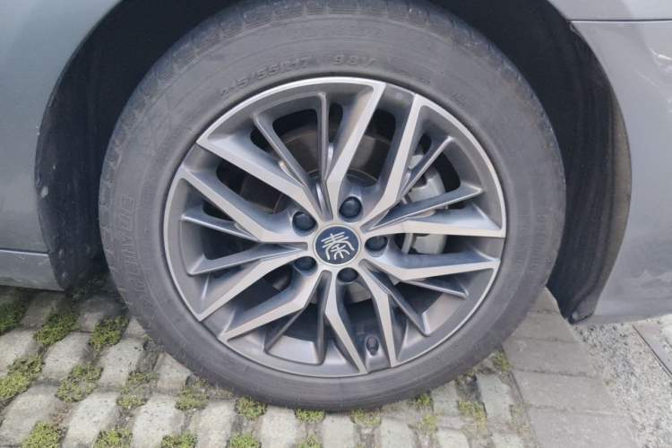 Used BYD Qin PLUS 2021 DM-i 55KM Flagship Model Right Front Wheel Hub