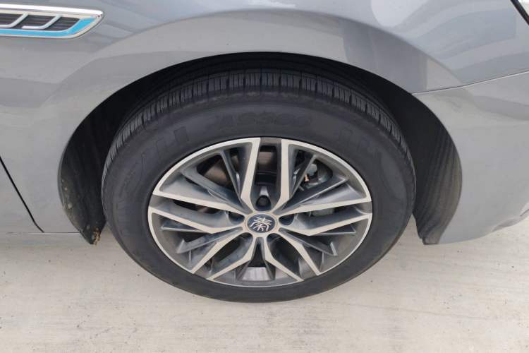 Used BYD Qin PLUS 2021 DM-i 120KM Flagship Model Right Front Wheel Hub
