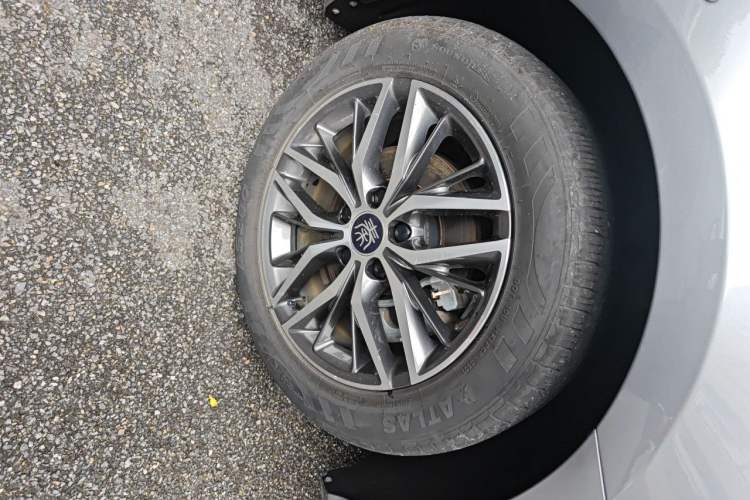 Used BYD Qin PLUS 2021 DM-i 120KM Prestige Model Right Front Wheel Hub