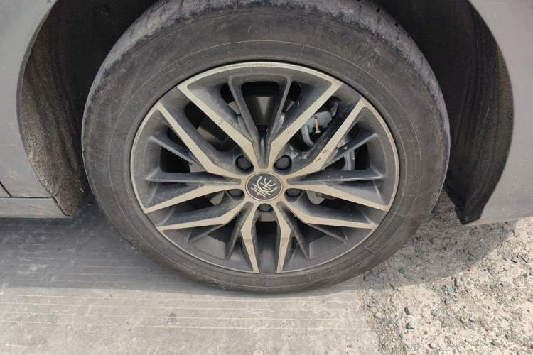 Used BYD Qin PLUS 2021 DM-i 120KM Prestige Model Right Front Wheel Hub