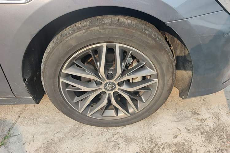 Used BYD Qin PLUS 2021 DM-i 55KM Flagship Model Right Front Wheel Hub