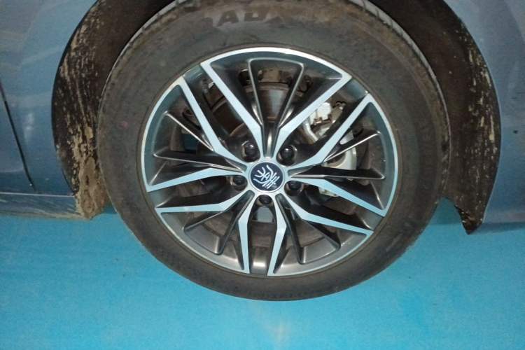 Used BYD Qin PLUS 2021 DM-i 55KM Flagship Model Right Front Wheel Hub
