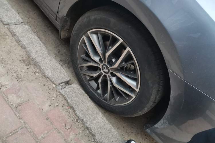 Used BYD Qin PLUS 2021 DM-i 55KM Flagship Model Right Front Wheel Hub